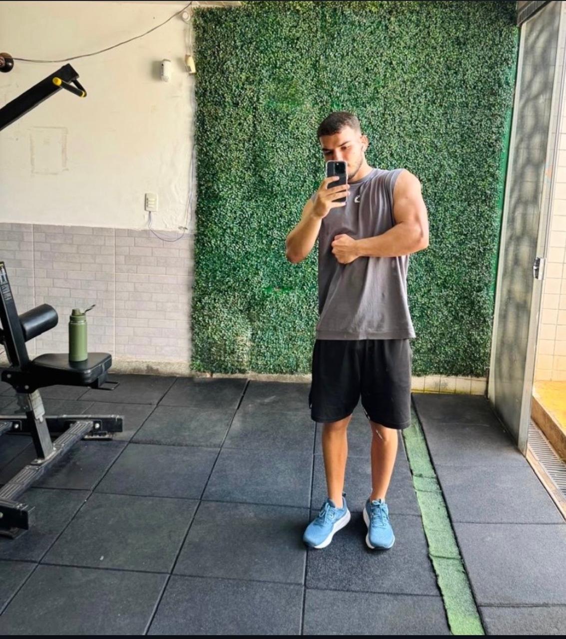 Francisco de Assis, personal trainer, em ambiente de treino